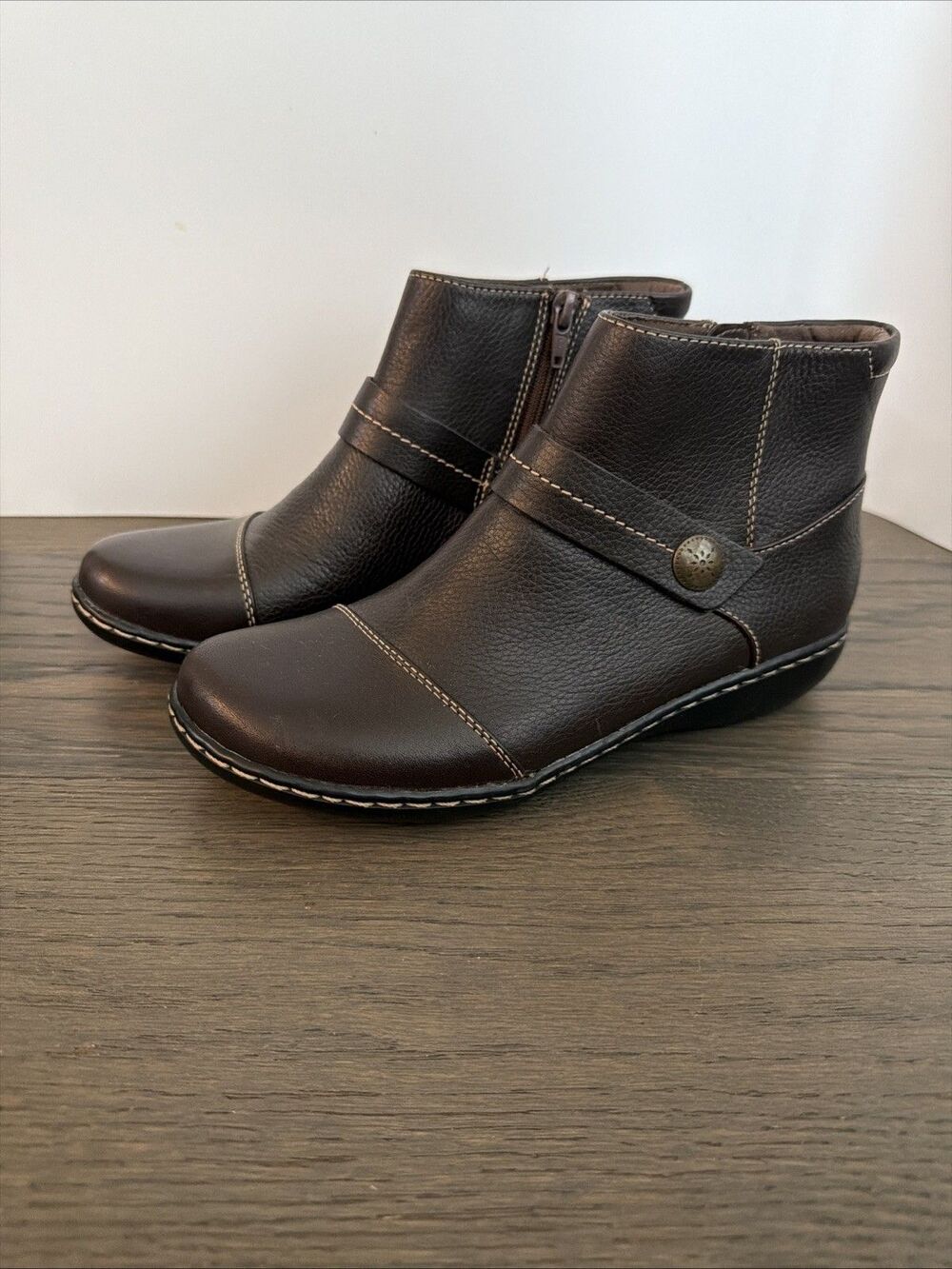 Womens Clarks Ashland Pine Dark Brown Leather Ankle Boots size 6.5